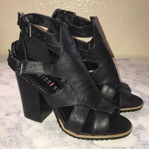 NEVER WORN Fashion Nova Chunky Black Heels😍